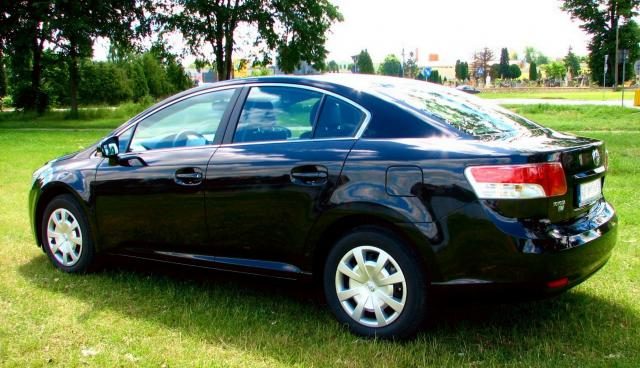 LImuzyna TOYOTA AVENSIS (rok 2010)