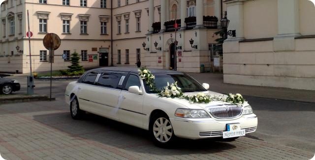 Luksusowa limuzyna Lincoln TOWN CAR z pełnym wyposażeniem medialnym i klimatyzacją
