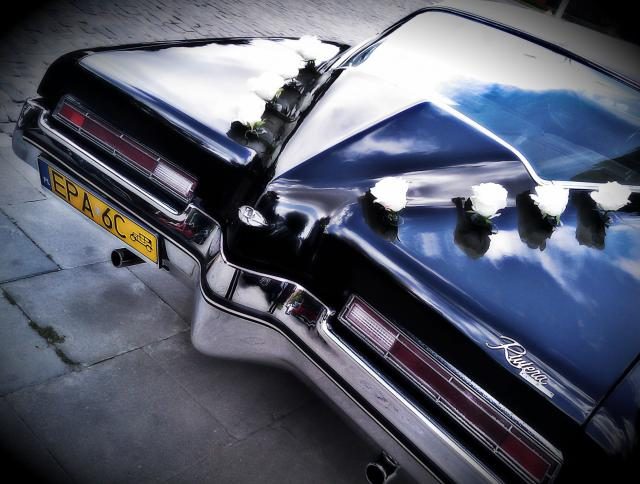 Zabytkowy amerykański Buick Riviera Boattail 1972 na ślub