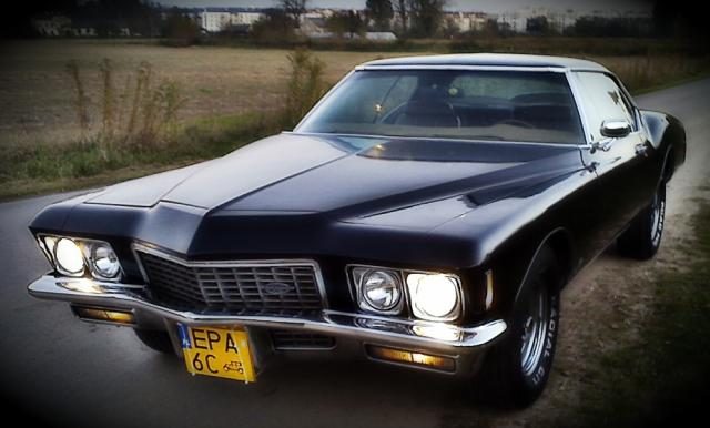 Zabytkowy amerykański Buick Riviera Boattail 1972 na ślub