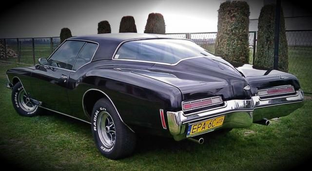 Zabytkowy amerykański Buick Riviera Boattail 1972 na ślub