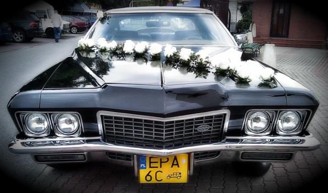 Zabytkowy amerykański Buick Riviera Boattail 1972 na ślub