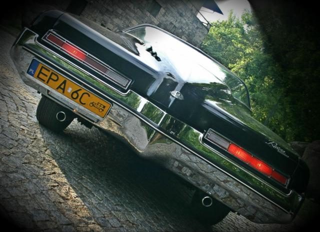 Zabytkowy amerykański Buick Riviera Boattail 1972 na ślub