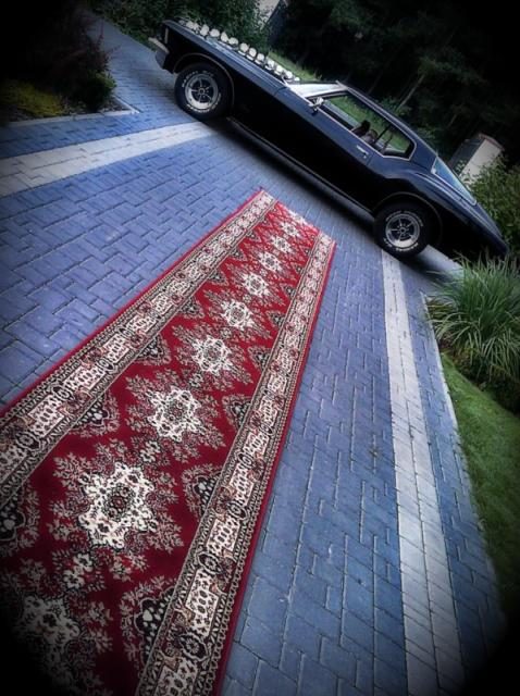 Zabytkowy amerykański Buick Riviera Boattail 1972 na ślub