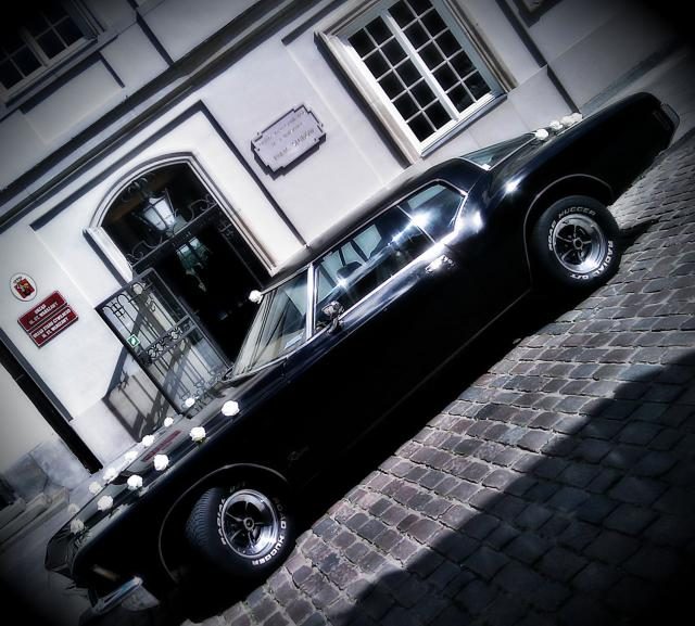 Zabytkowy amerykański Buick Riviera Boattail 1972 na ślub