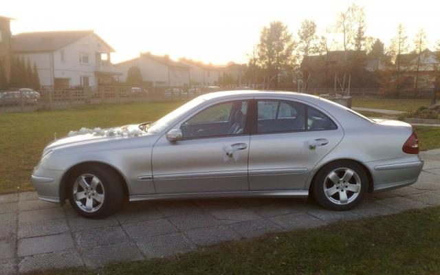 Mercedes E 320 srebrny – zdjęcie 3