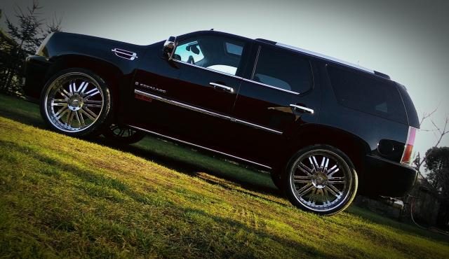 Cadillac Prezydencki ESCALADE 550KM by DrVette – zdjęcie 2
