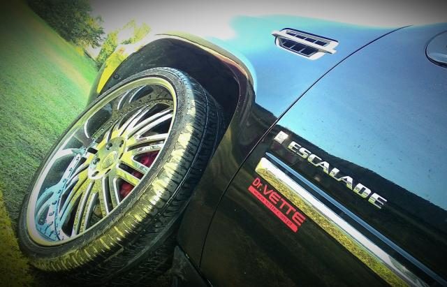 Cadillac Prezydencki ESCALADE 550KM by DrVette – zdjęcie 4