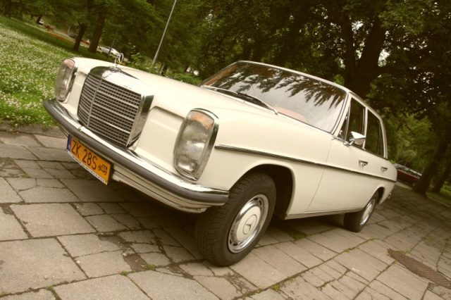 Mercedes W115 220D – zdjęcie 2
