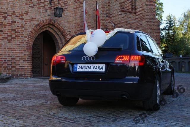 Duży bagażnik na prezenty.